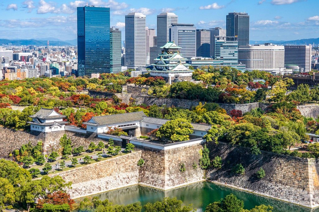 Osaka Castle with cherry blossoms