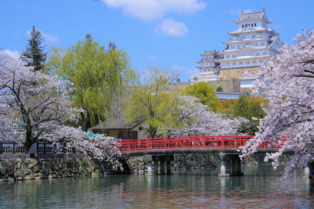 White walls of Himeji Castle