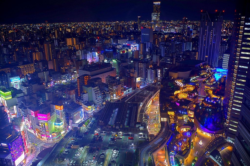 Reasons to visit Osaka with vibrant street scenes