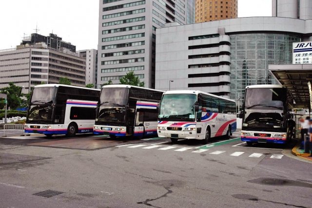 Highway bus and taxi options for Kyoto to Osaka travel
