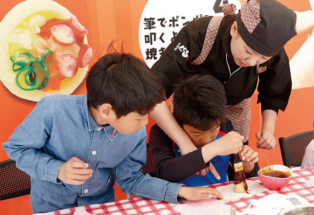 Children making takoyaki at Dotonbori Kukuru Konamon Museum