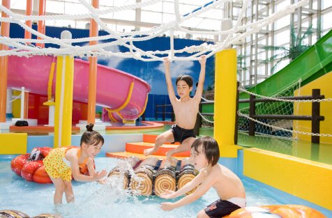 Kids playing at Spa World indoor pool in Namba