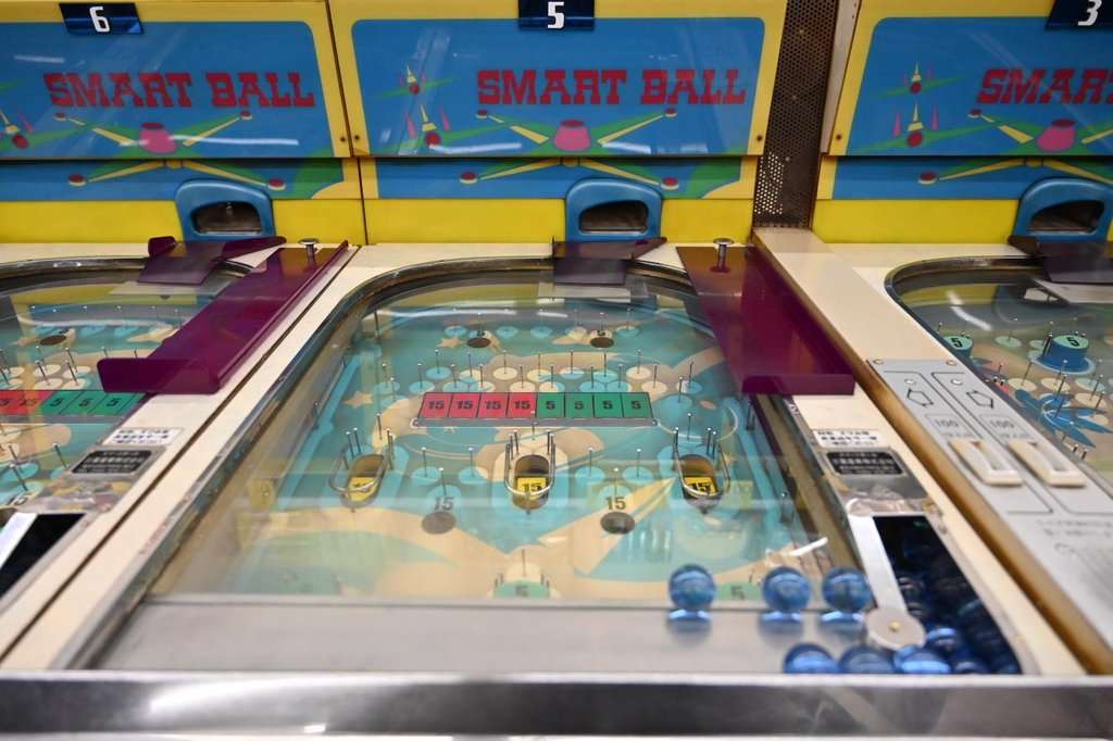 Retro smartball arcade game in Shinsekai