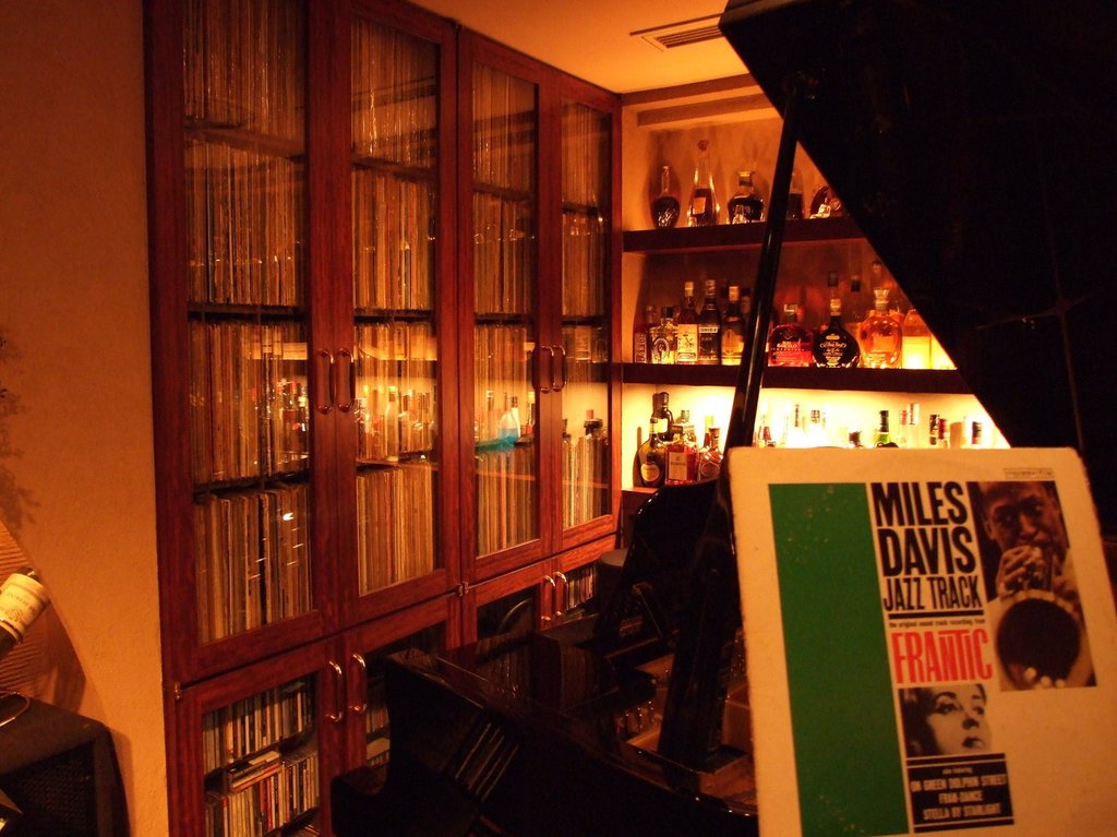 Live jazz performance at Meursault 2nd Club