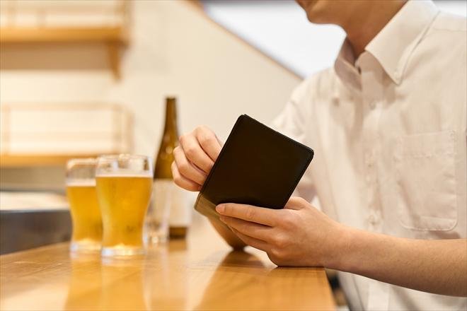 Cashless payment options at Osaka bars