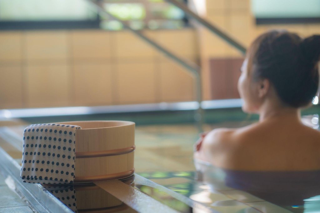 Japanese onsen hot spring bathing etiquette rules