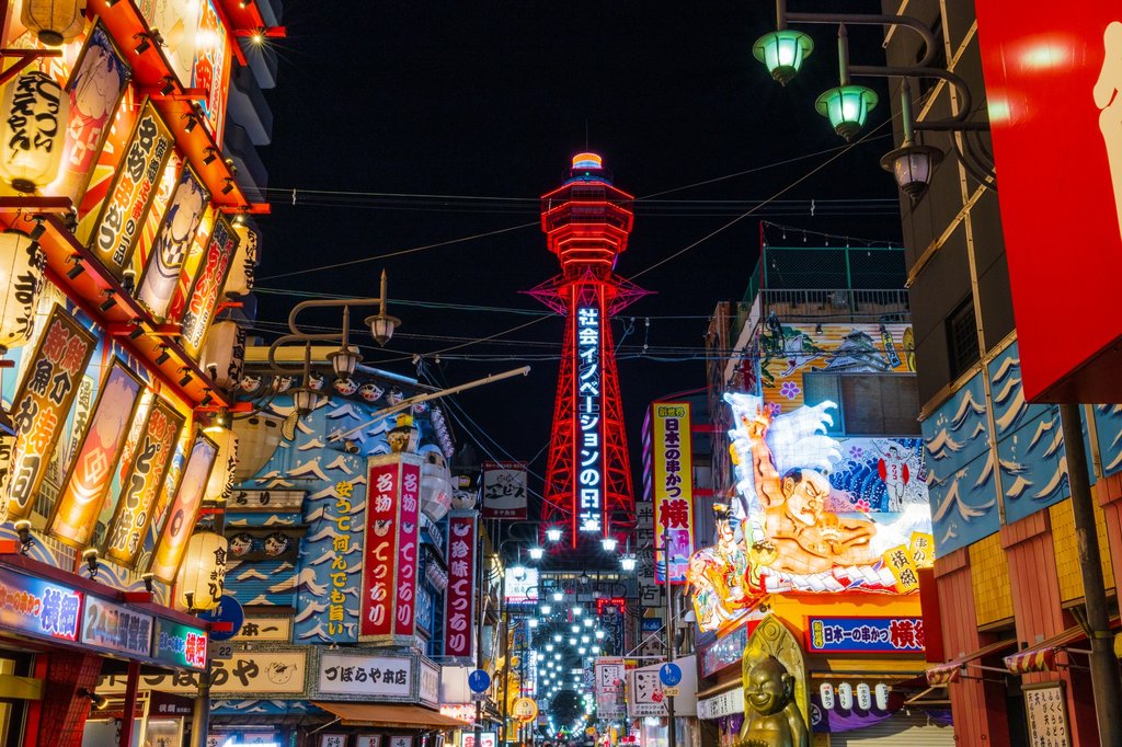 Tsutenkaku Tower in Shinsekai at night