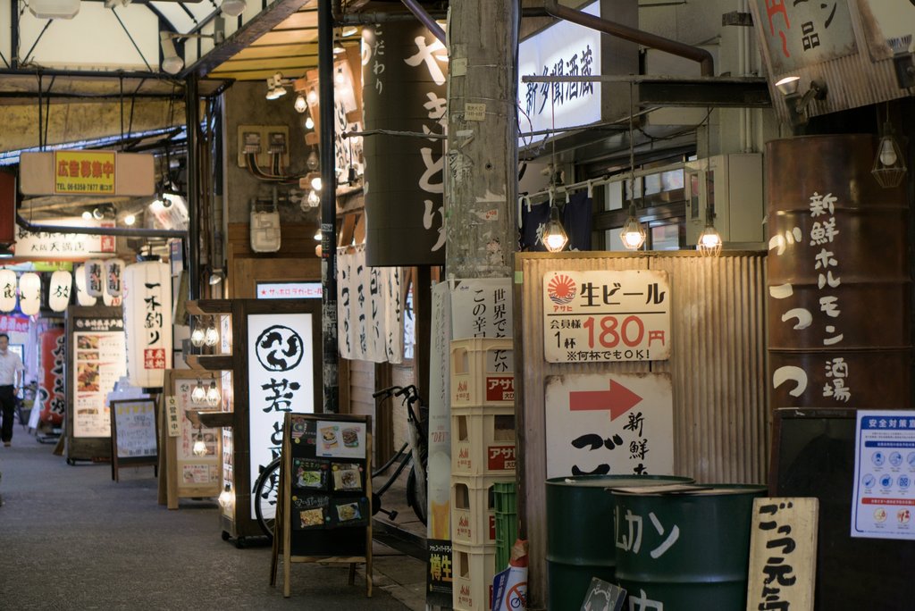Standing bars in Ura-Tenma district at night