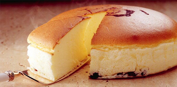 Freshly baked cheesecake from Rikuro Ojisan no Mise