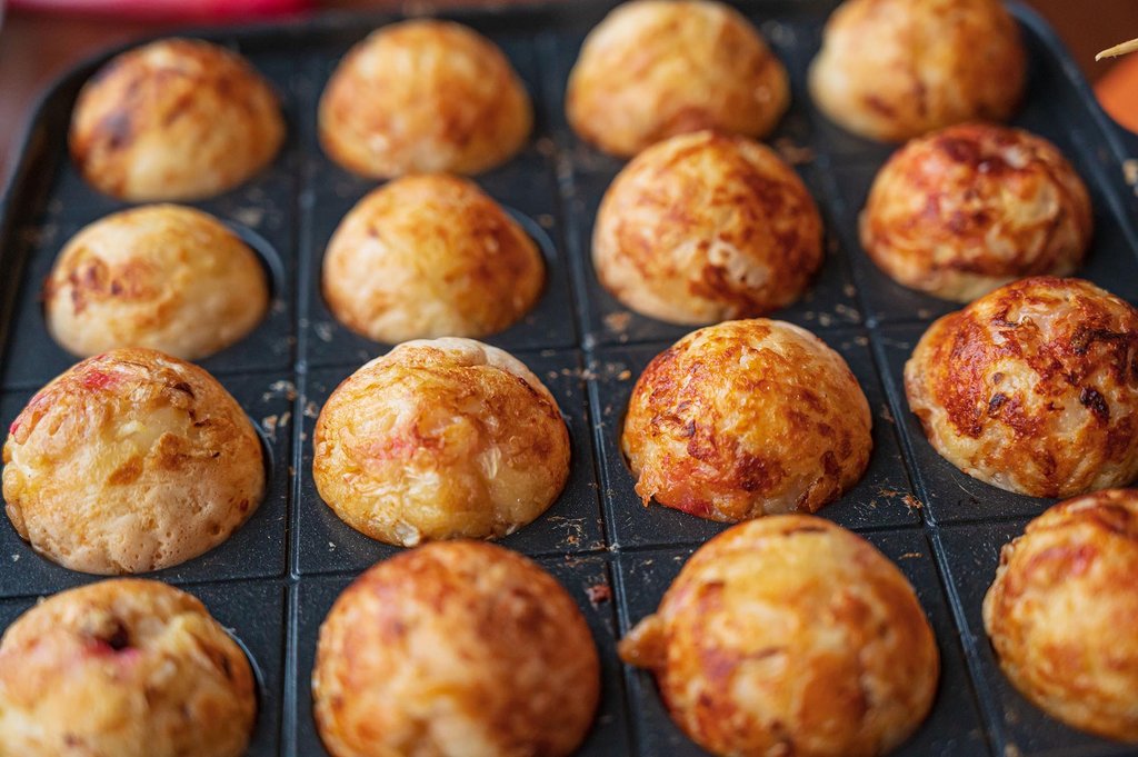 Takoyaki octopus balls served at Ganso Takoyaki Aizuya
