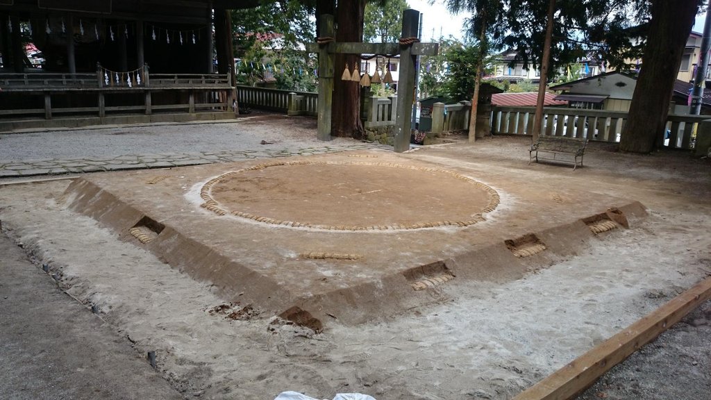 Preparing for sumo viewing in Fukuoka