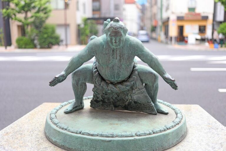 Famous Sumo Wrestlers: The Strongest Yokozuna in History and Today’s Rising Stars