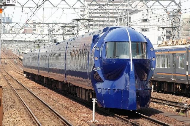 Travel time comparison for trains from Kansai Airport to Osaka