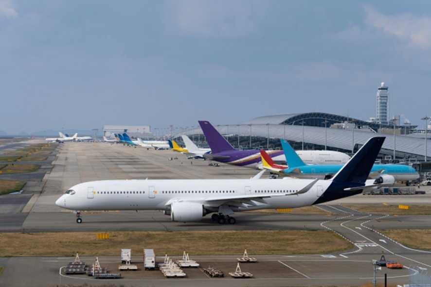 Train platforms at Kansai Airport for transport to Osaka