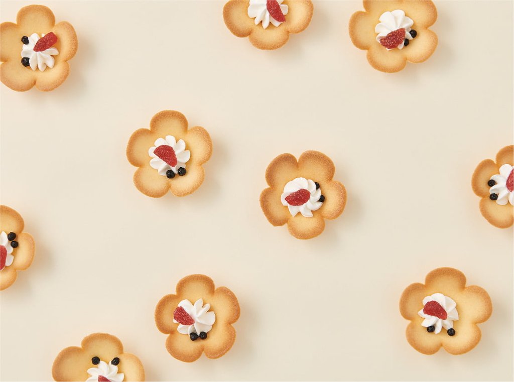 Osaka Hana Langue flower-shaped cookies