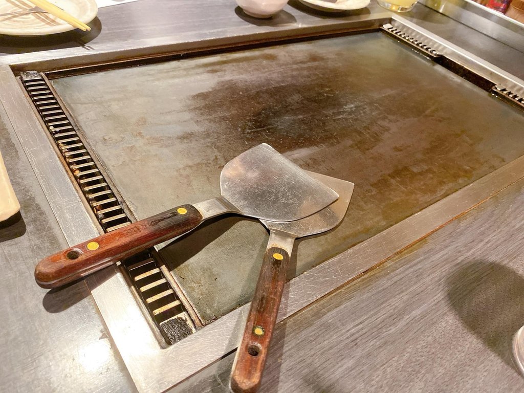 Choosing an okonomiyaki restaurant in Osaka