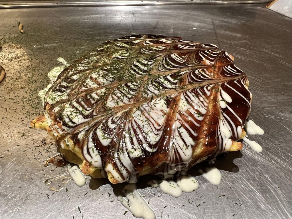 Okonomiyaki with mayonnaise art at Okaru