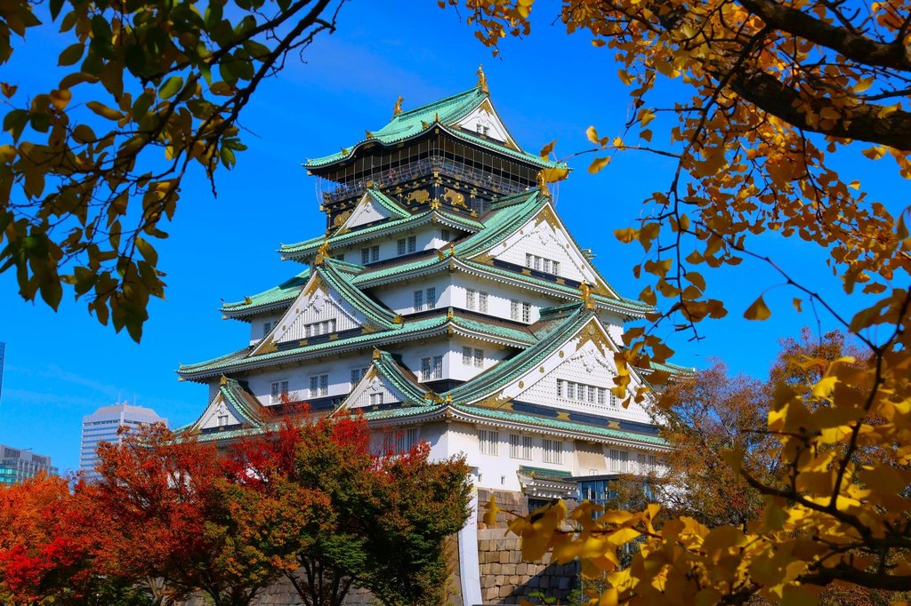 Guided tour group at Osaka Castle