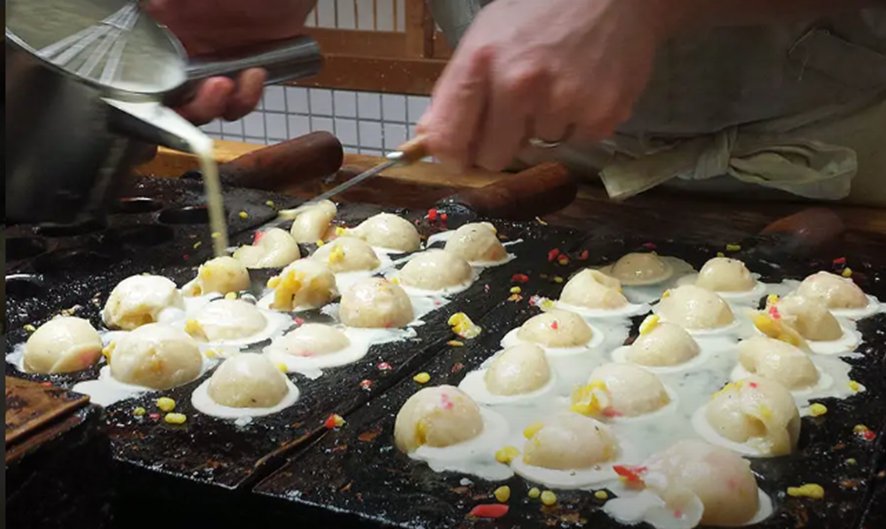 Takoyaki being prepared at Umaiya
