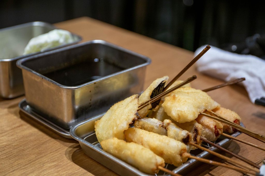 Kushikatsu being fried at Tengu restaurant