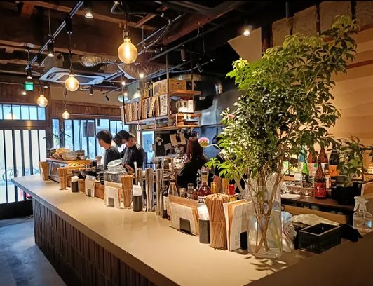 Habana standing bar interior with customers