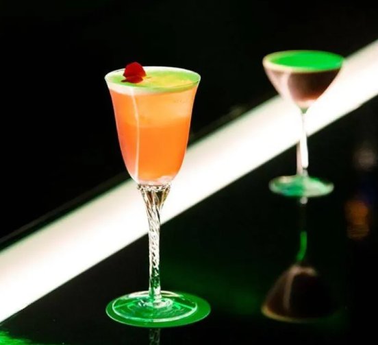 Bar Around the World Osaka counter and bartender