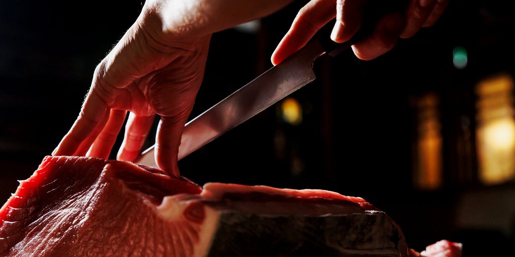 Fresh bluefin tuna sashimi at Dotonbori Sakedokoro Kitazo
