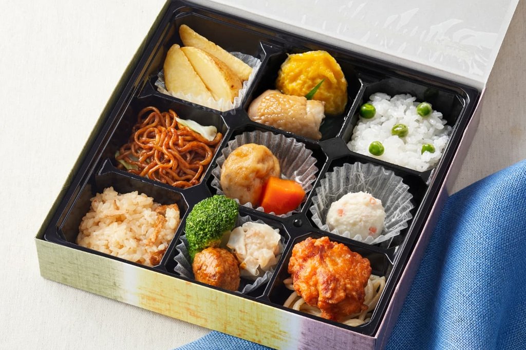 Food and drink options at THE SUMO HALL HIRAKUZA OSAKA