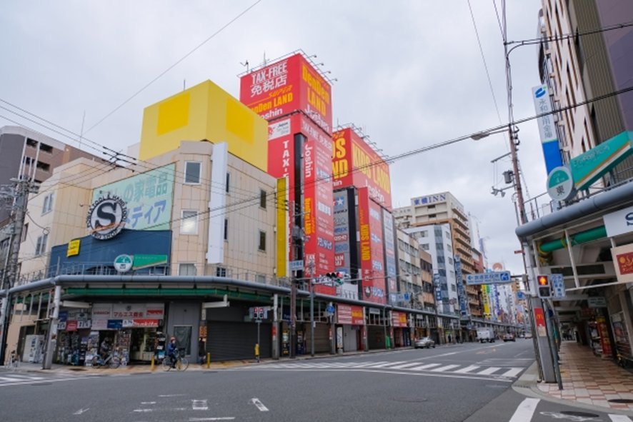 Anime and electronics shops in Den Den Town