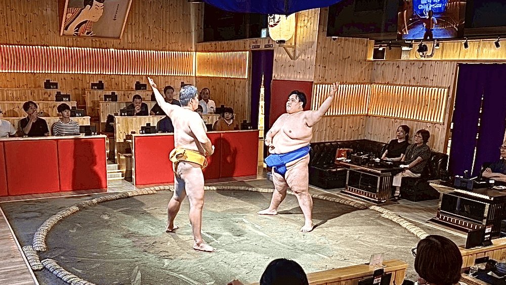 Sapporo Sumo Club sumo show performance